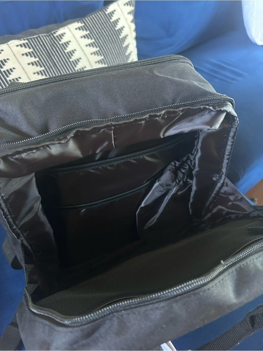BEIS The Expandable Backpack in Black